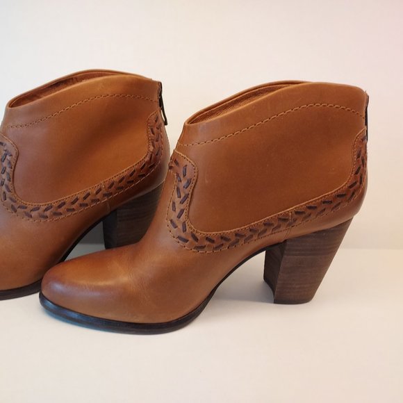 UGG Charlotte Ankle Boot Size 9.5 wool lined - Picture 3 of 8